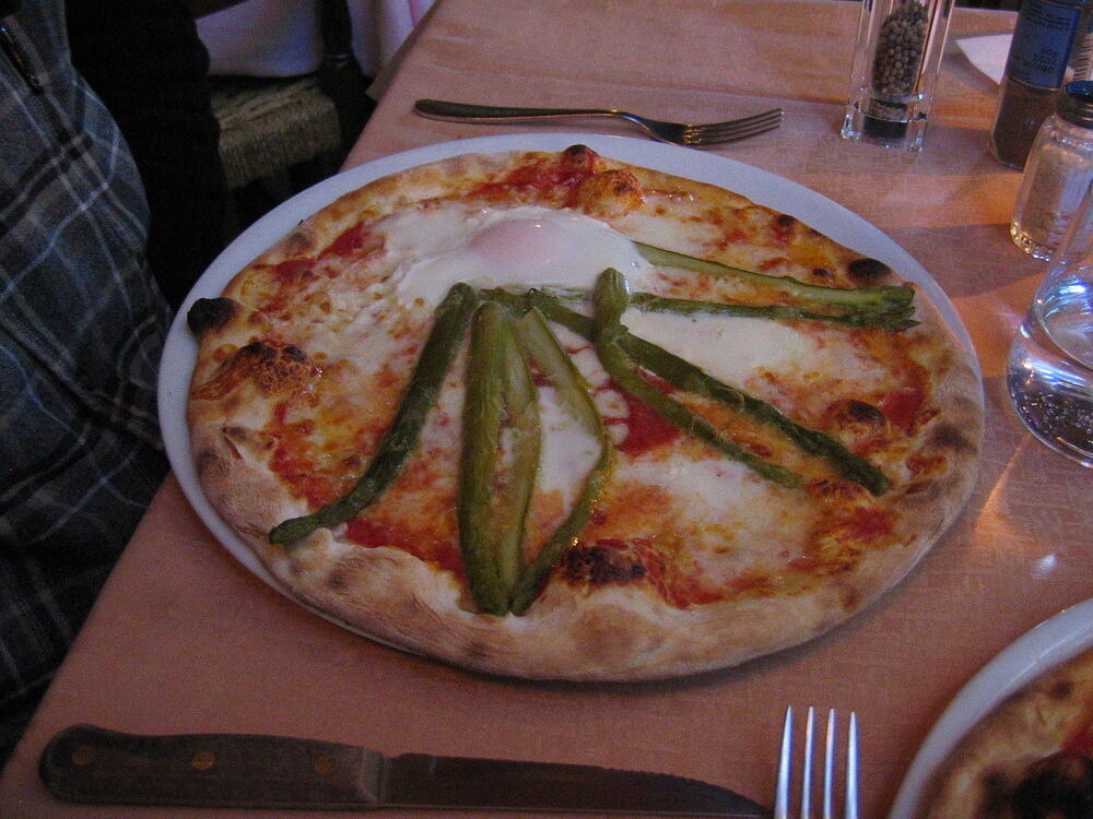 Egg and Asparagus Pizza