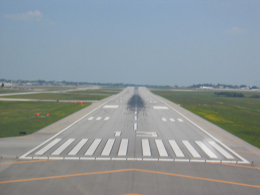 Short Final at DSM