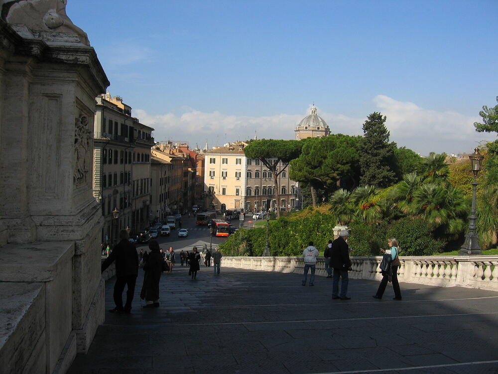 Steps down the Capitoline