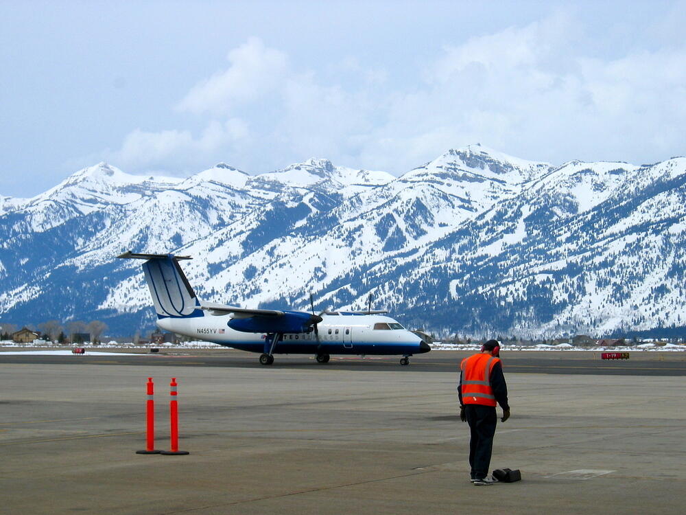 Dash 8 incoming!