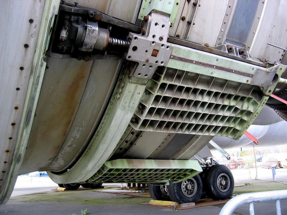 Thrust Reverser Cascading Vanes