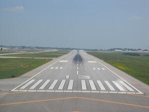 Short Final at DSM