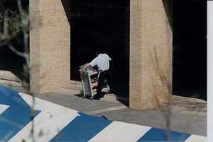 ud-cafeteria-cart.png